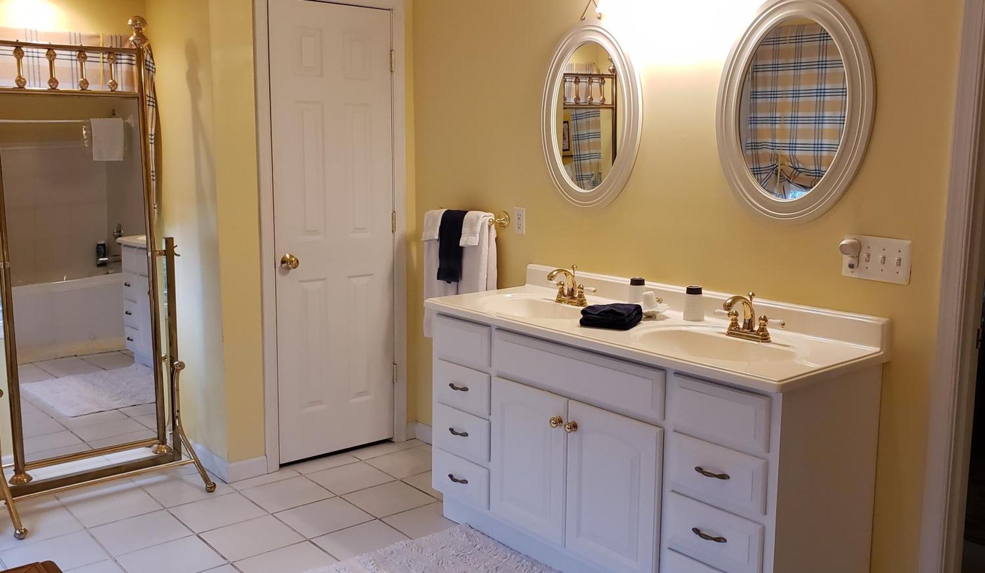 Longacre Of Appomattox Bed & Breakfast Room photo